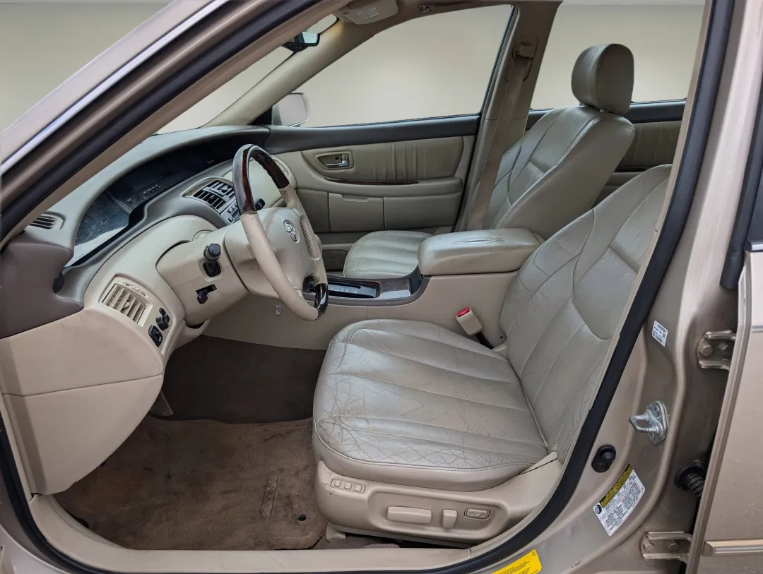 2004 Toyota Avalon - 4T1BF28B44U369284 - Image #10