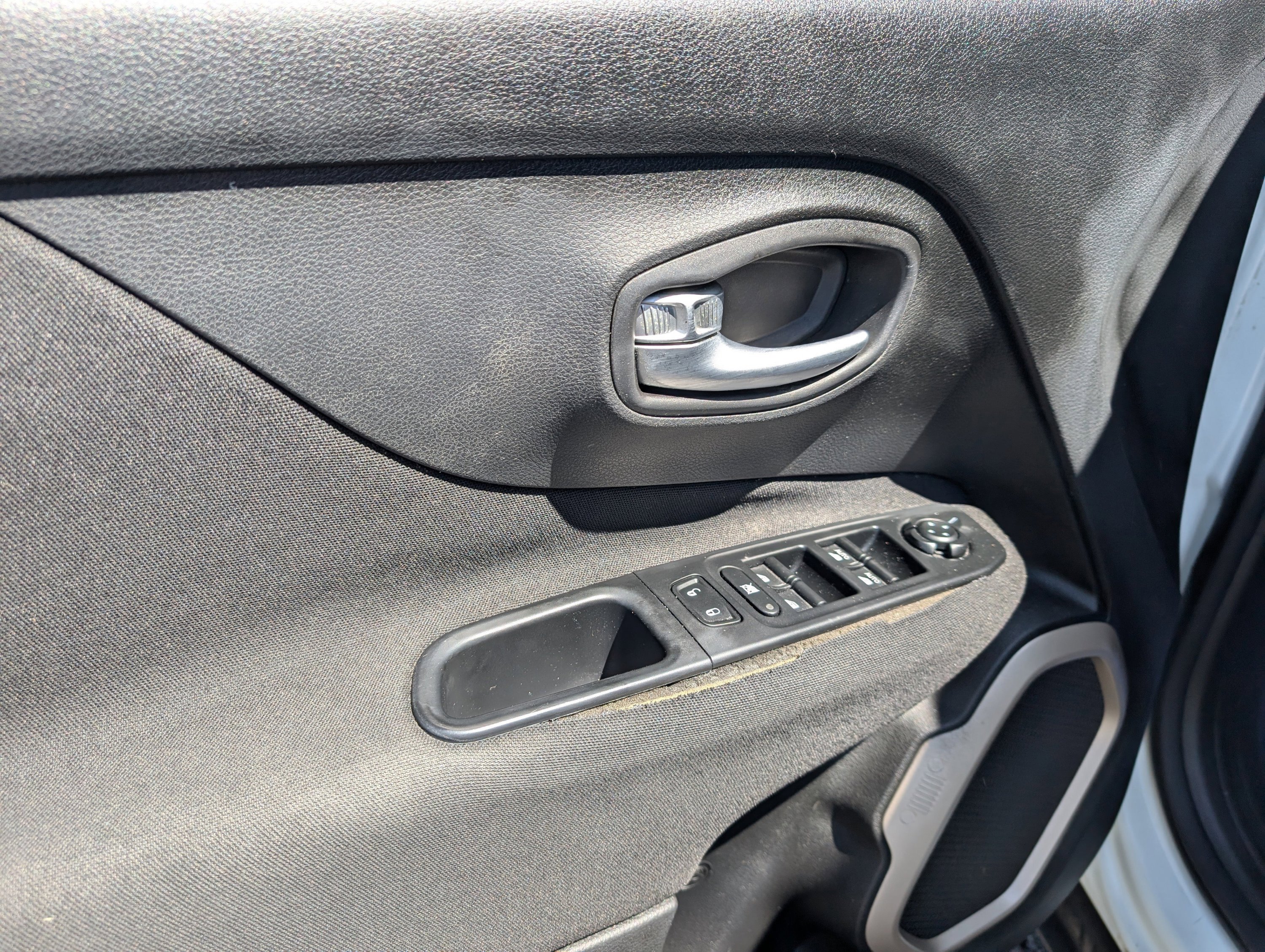 2015 Jeep Renegade - ZACCJABT1FPB94306 - Image #10