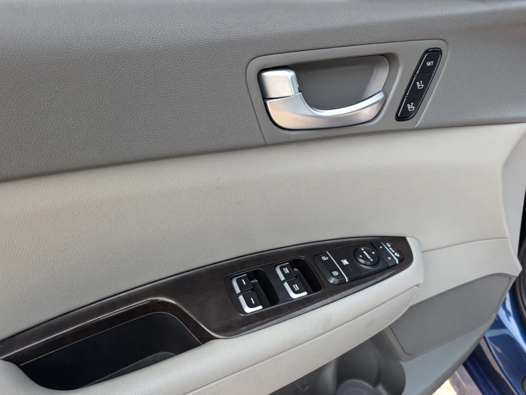 2016 Kia Optima - 5XXGU4L37GG072015 - Image #10